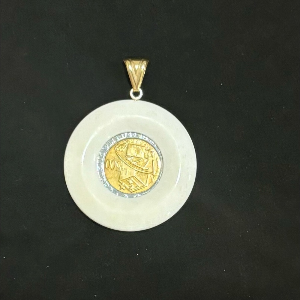 14kt Coin Pendant!! Beautiful piece - worn few times! - Picture 5 of 9